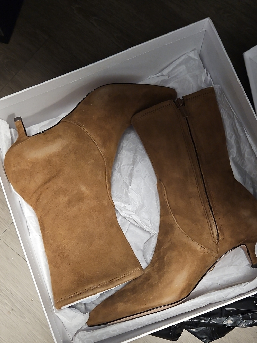 Vero Cuoio Tan Suede Pointed Toe Ankle Boots